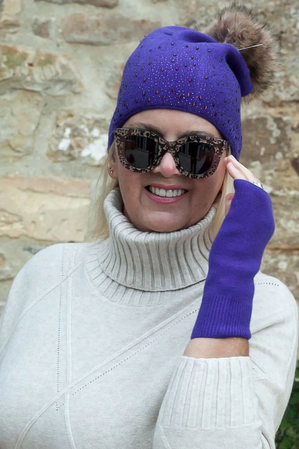 OLYWN Sparkle Pom Pom Hat (faux pom) HL20-F21